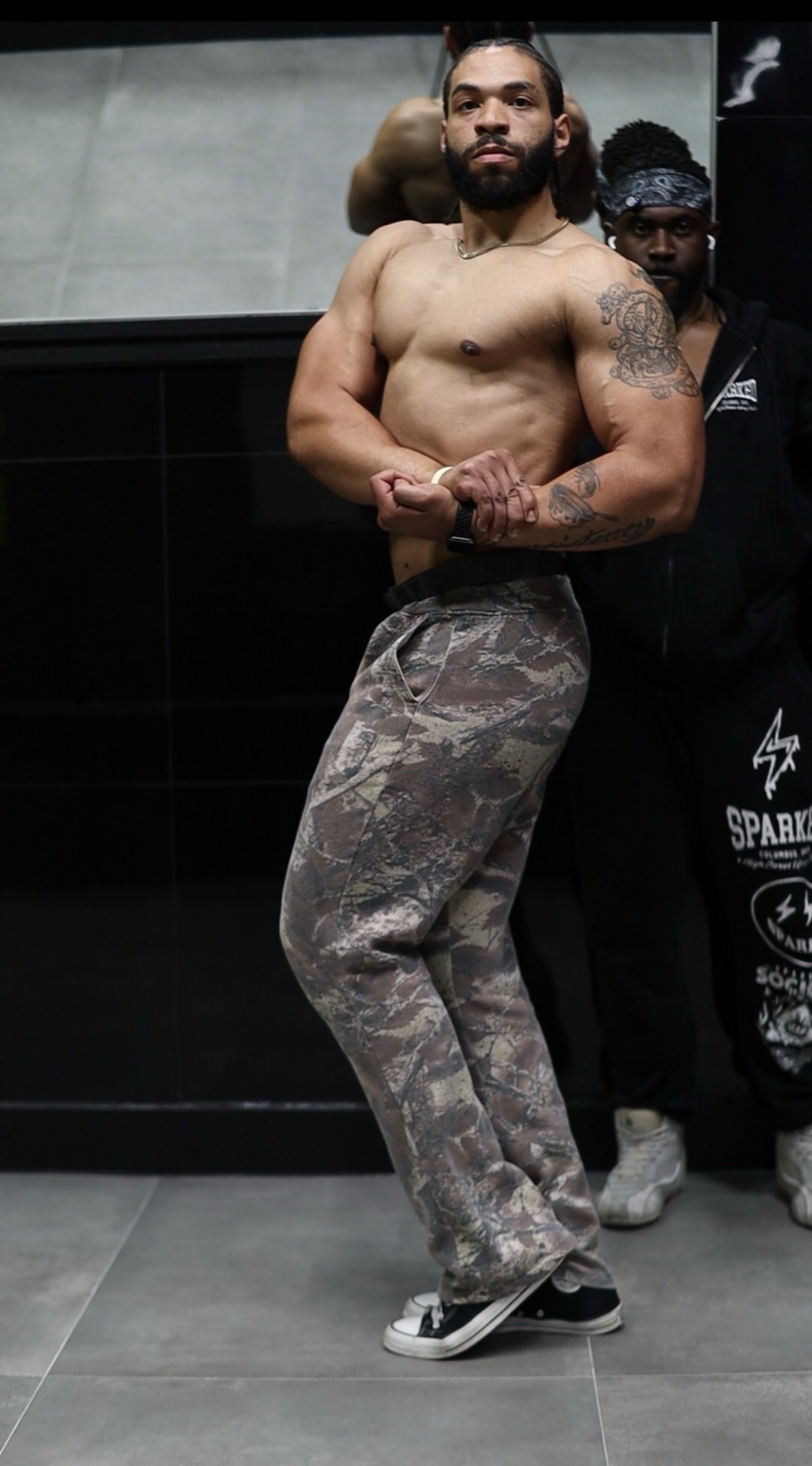 Russell Holland coaching a posing session