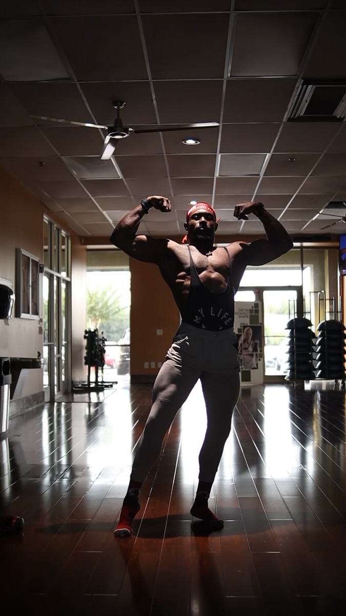 Bodybuilding posing practice video preview